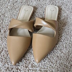 Journee NIB Women's Tan Slip-On Size 8